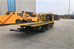 凤城非事故拖车