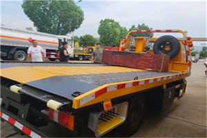 凤城附近拖车电话号码服务